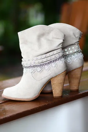 Cream Lobsteria Booties