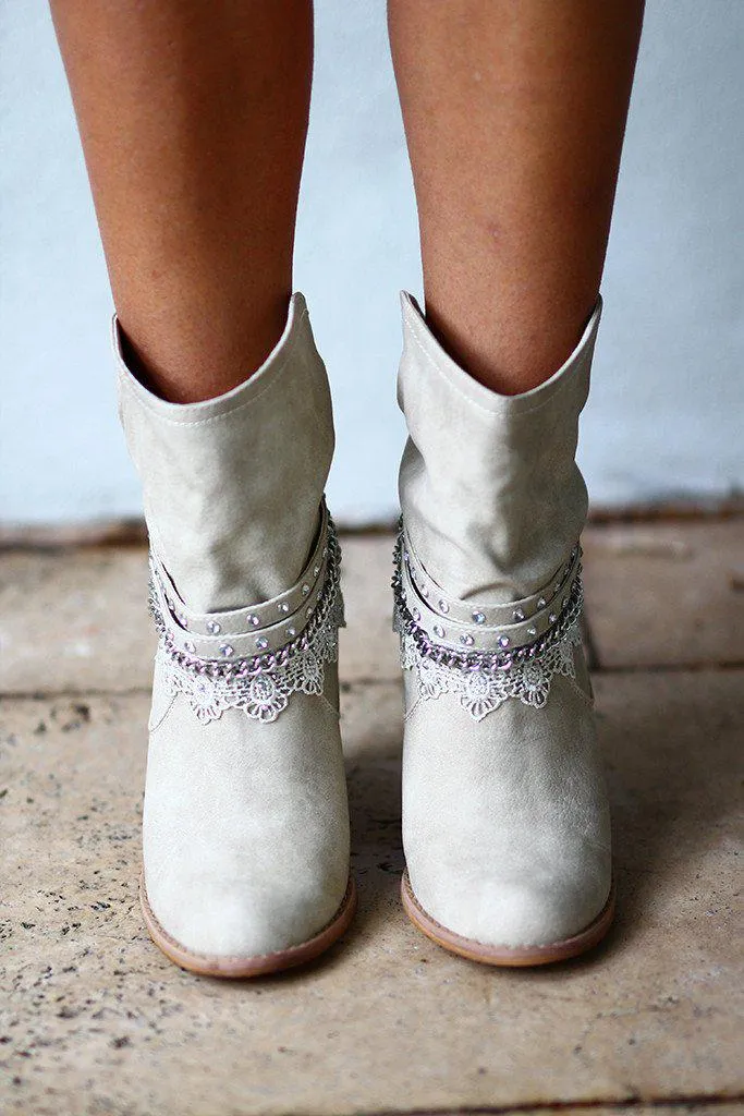 Cream Lobsteria Booties
