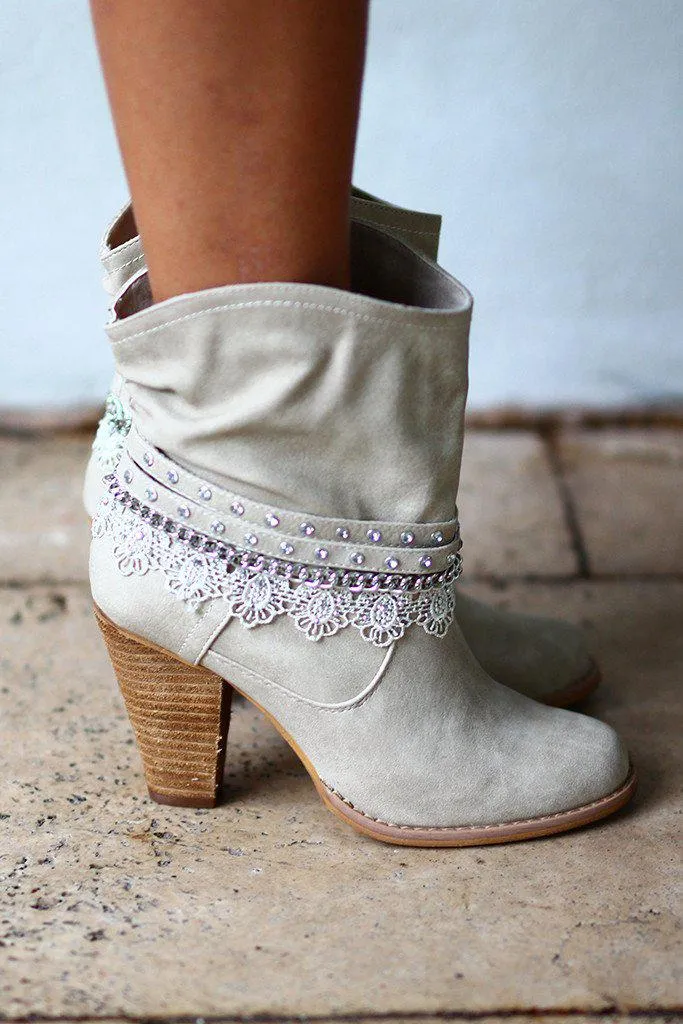 Cream Lobsteria Booties