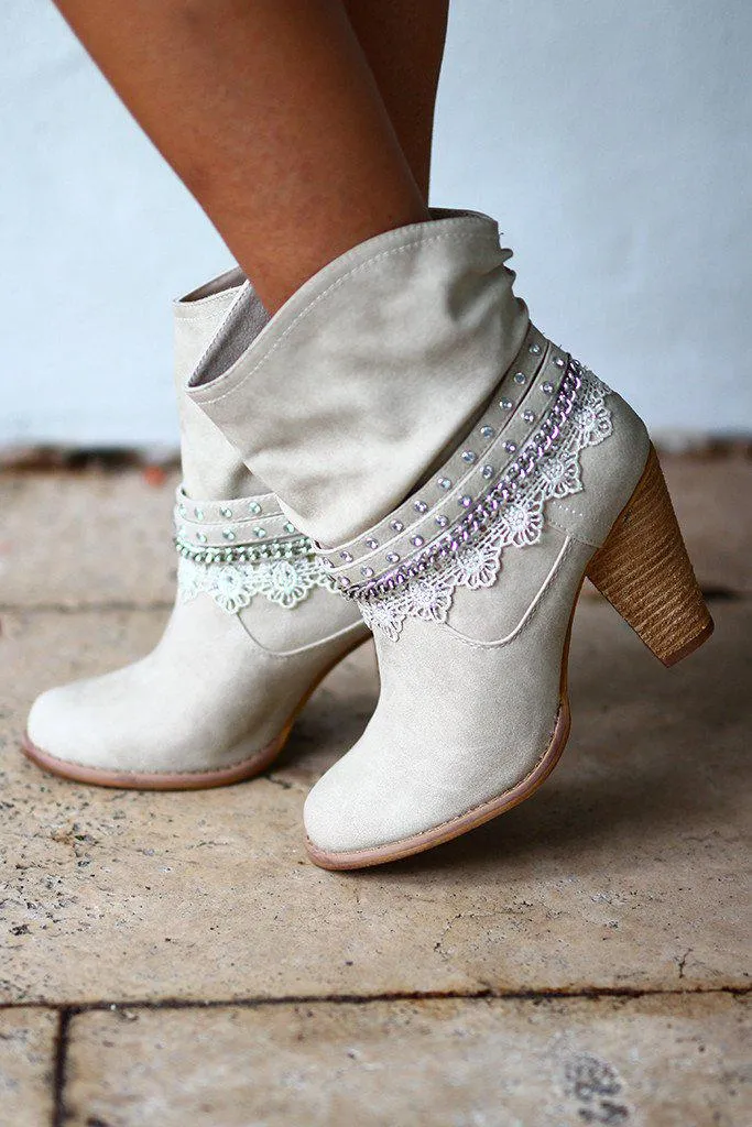 Cream Lobsteria Booties