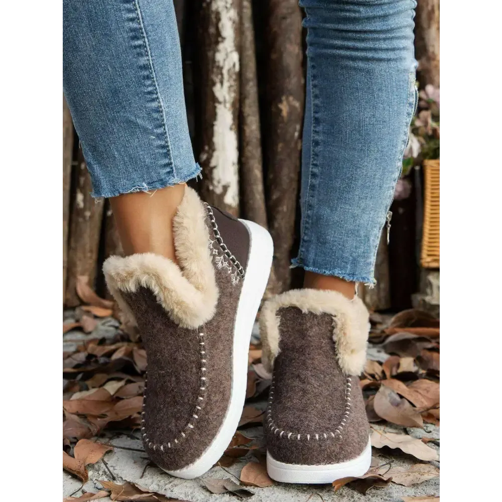 Luxury Fashion for Women Furry Suede Round Toe Flat Sneakers